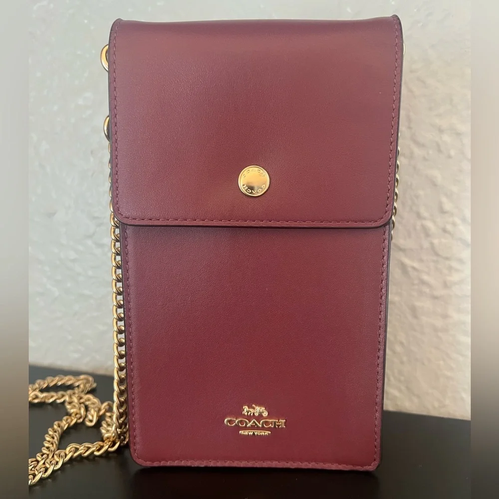 ✨NWOT - Coach Burgundy Snap Phone Crossbody✨